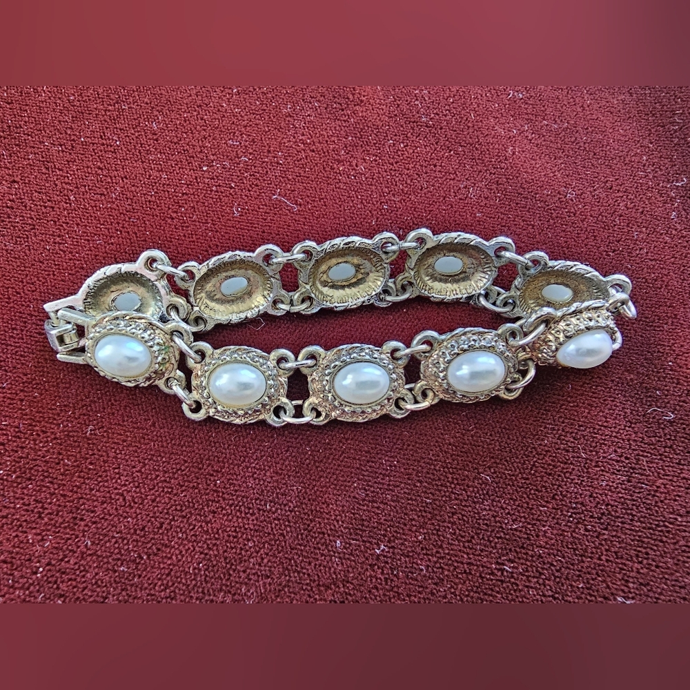 Elegant Gold and Silver Bracelet with Pearls